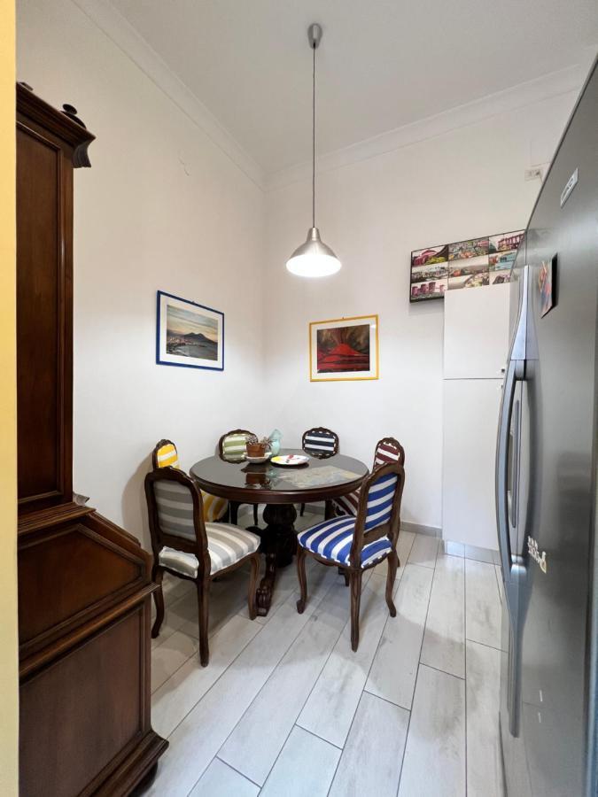 Sibilla Napoli Acomodação com café da manhã Exterior foto